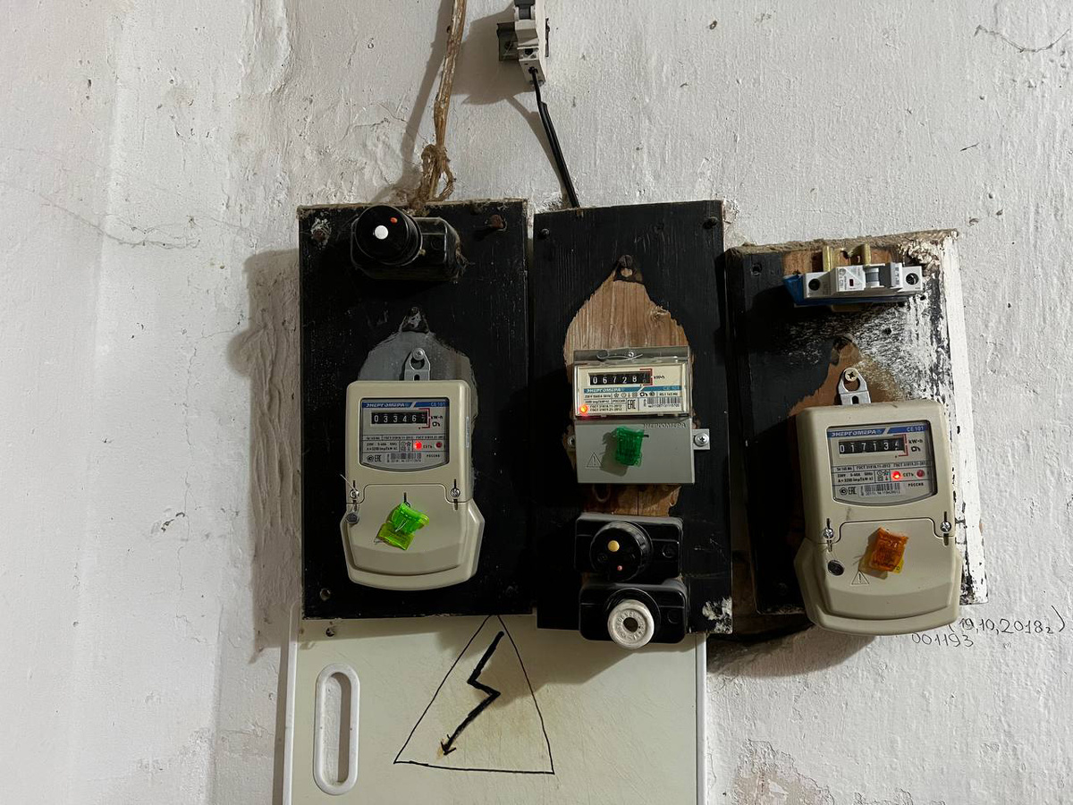 Счетчики в нашем коридоре. Отвык я уже от таких видов