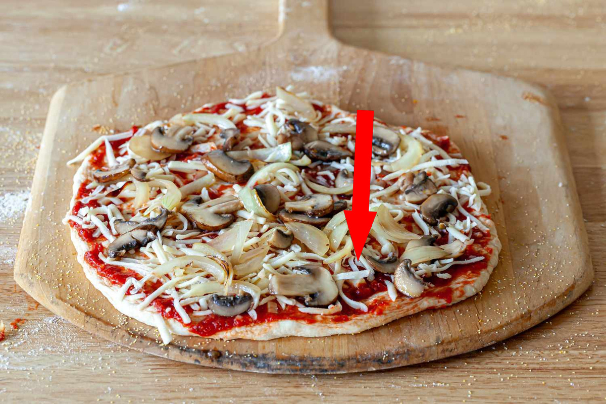    Пицца-полумесяц взорвала TikTok и теперь её готовят в каждом дворе