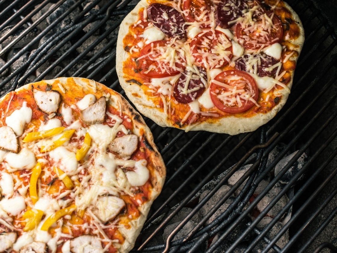    Пицца-полумесяц взорвала TikTok и теперь её готовят в каждом дворе