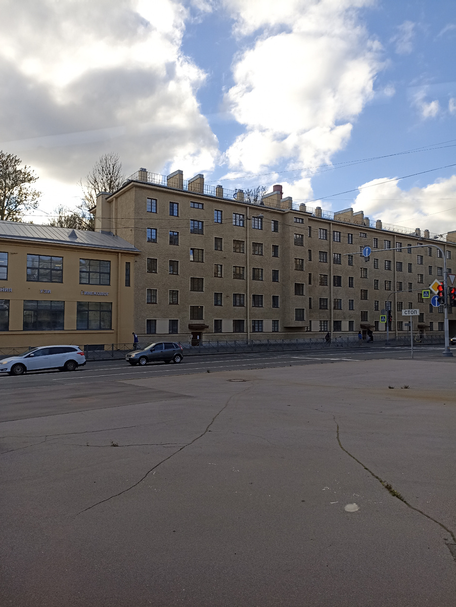 Здания в стиле Конструктивизм полсе ремонта 