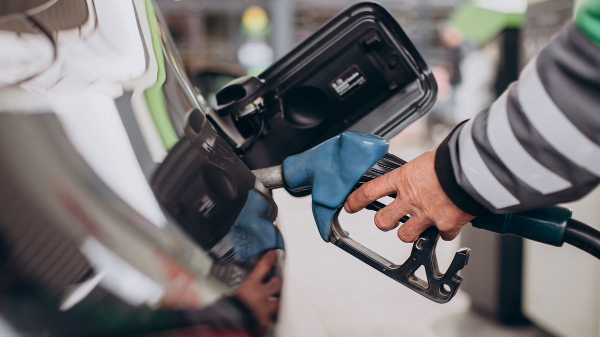    Александр Хинштейн отреагировал на жалобы курян на отсутствие бензина