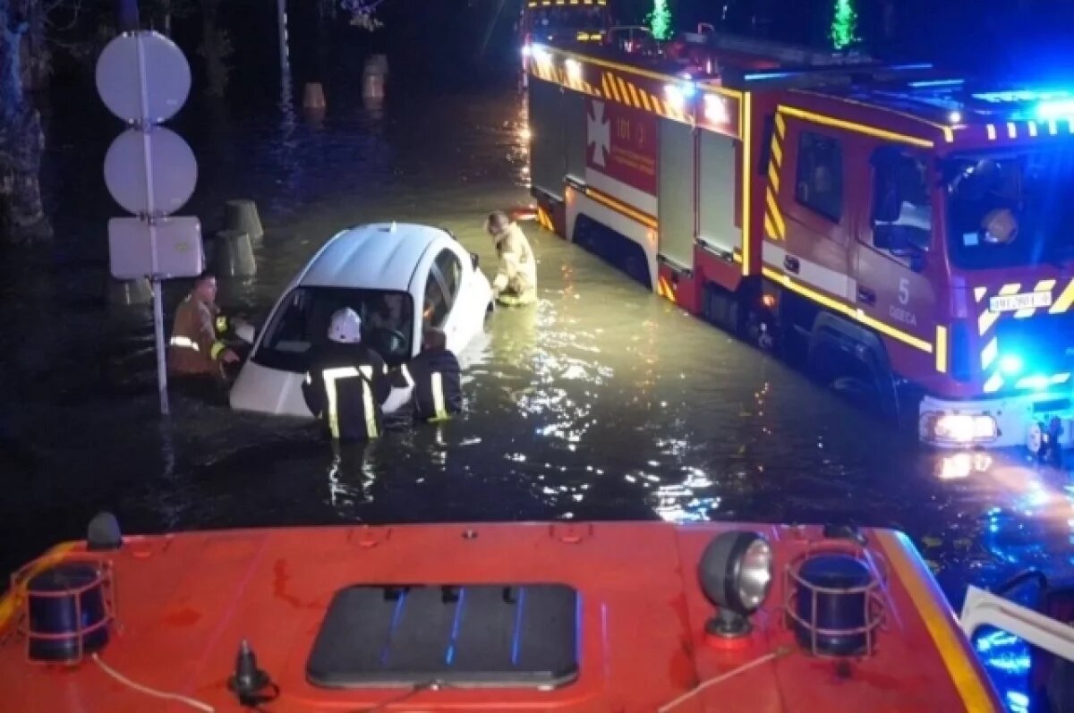    В Одессе число погибших из-за наводнения выросло до десяти человек