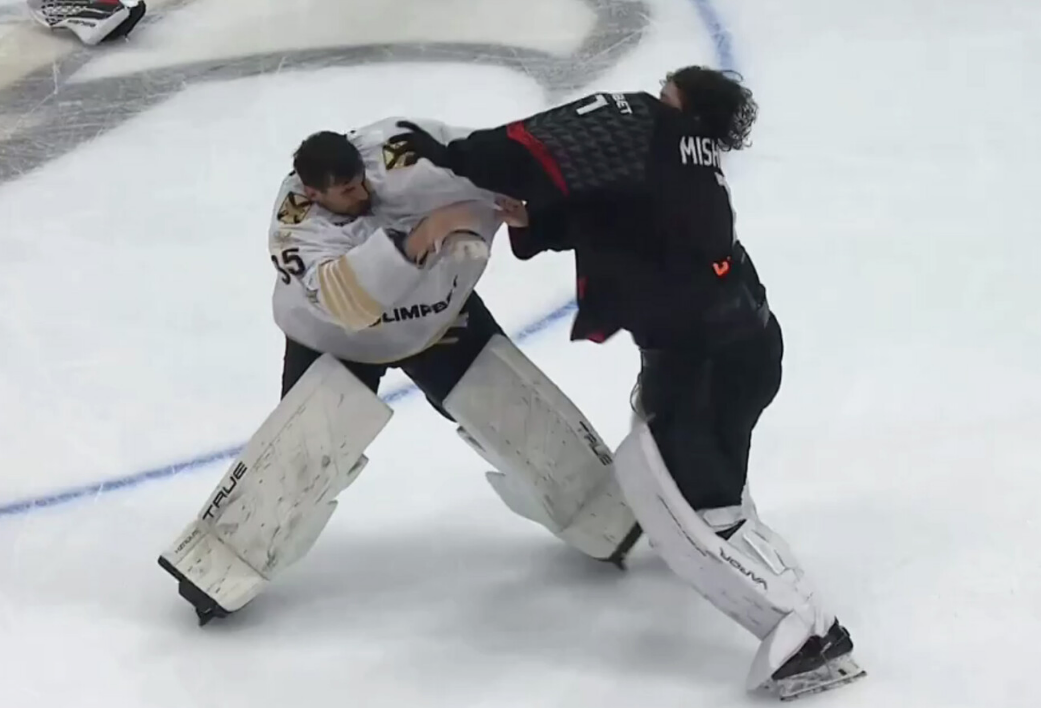 Омские болельщики увдели вратарскую драку. Фото: соцсети