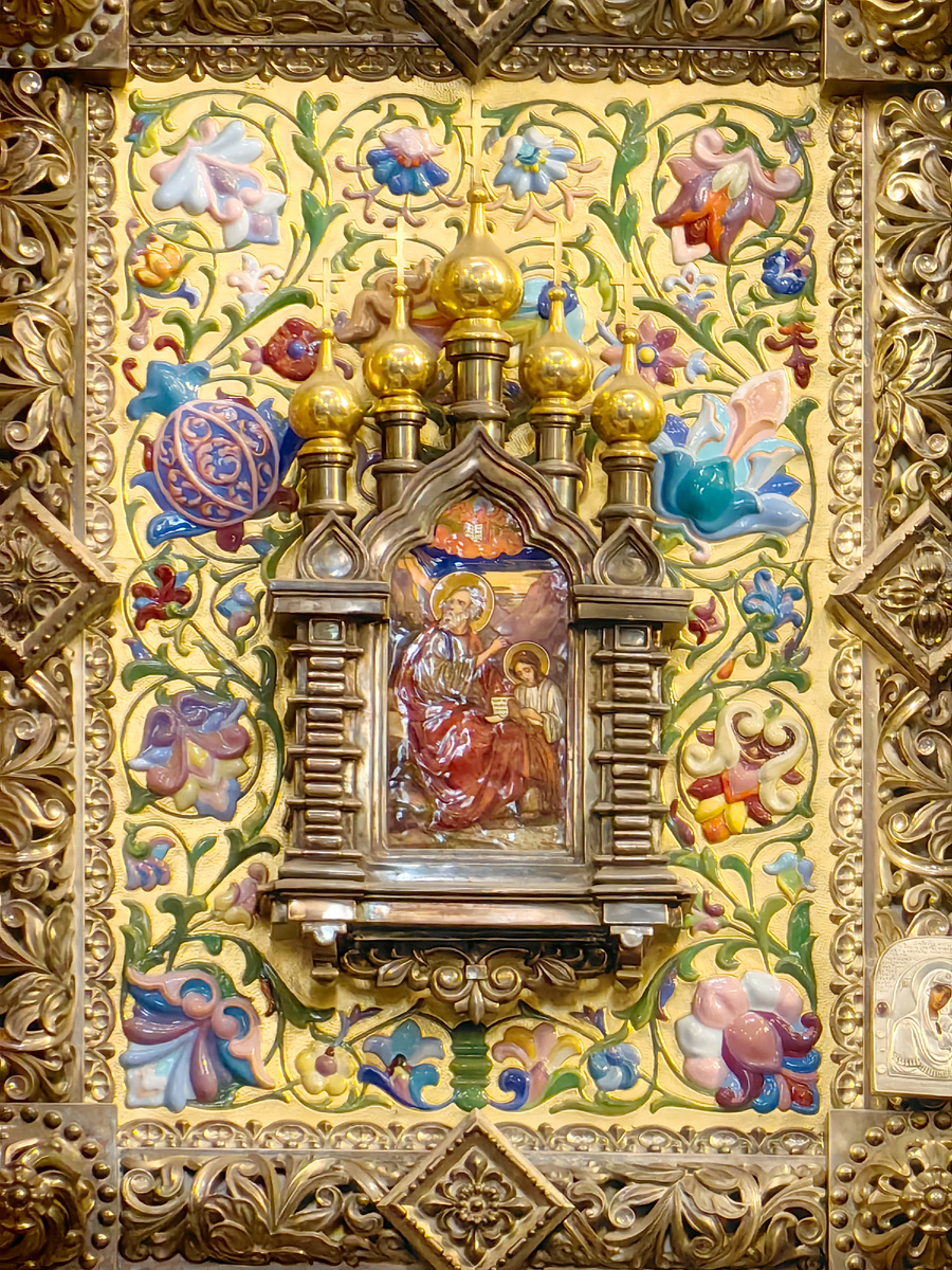 Алтарный иконостас