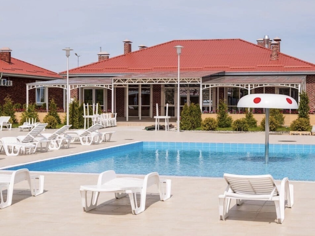 Бассейн в Ласкино — это когда вода всегда чище, чем в городской чашке чая. (Автор фото Иван)