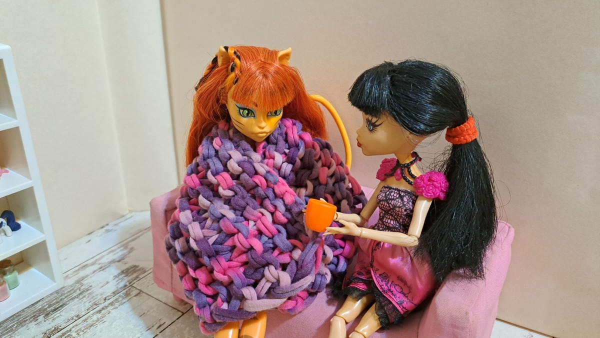 Лимонад из лимонного сока с мёдом тоже не понравился рыжей привереде.