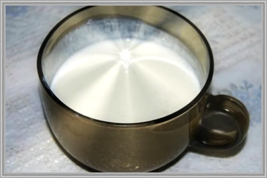 Сегодня многие тратят деньги на биодобавки для кишечника. Но по сути, стакан кефира вечером работал так же. Только без яркой упаковки и маркетинга.