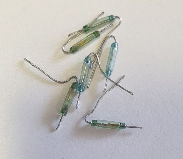 Что такое герконы, как работают и где их обычно находят искатели ценных радиодеталей. Можно ли сдать герконы в скупку