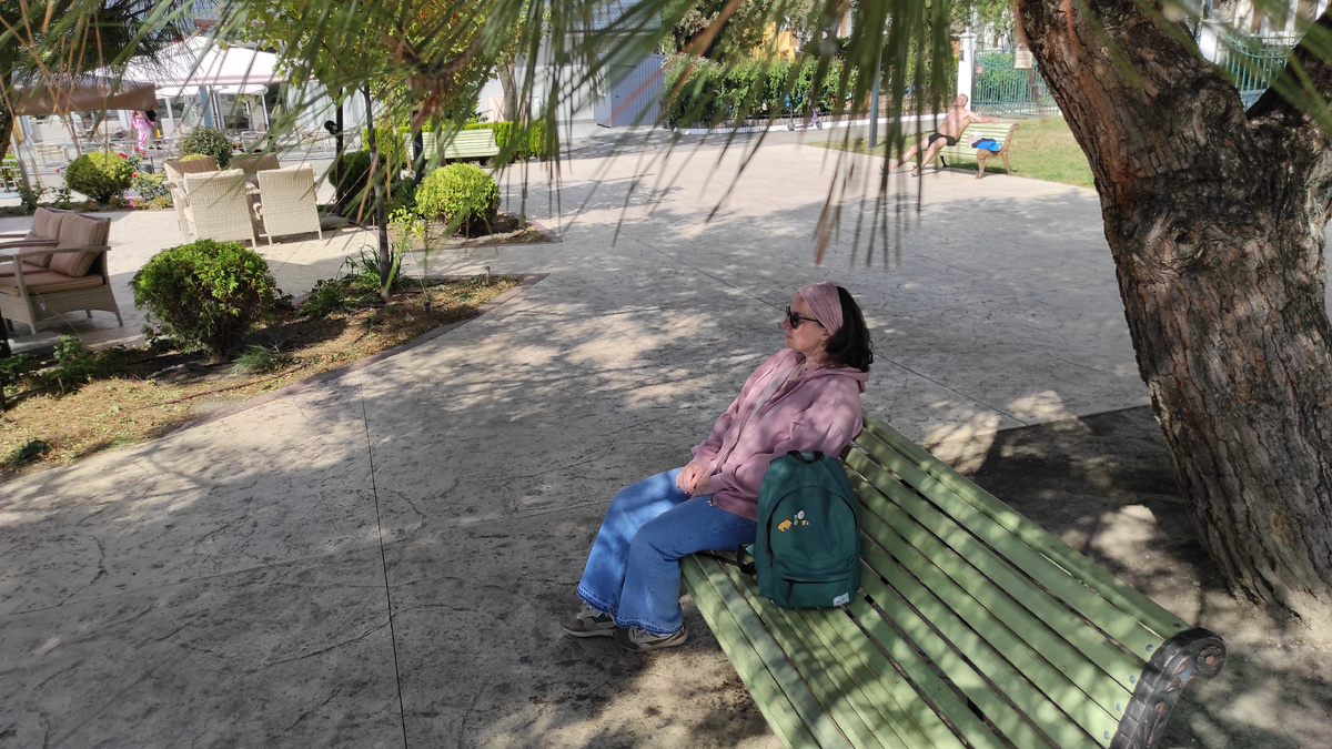 Отдых в тени под соснами. Фото: Кирилл Полиенко/Polienko: путешествуем вдвоём