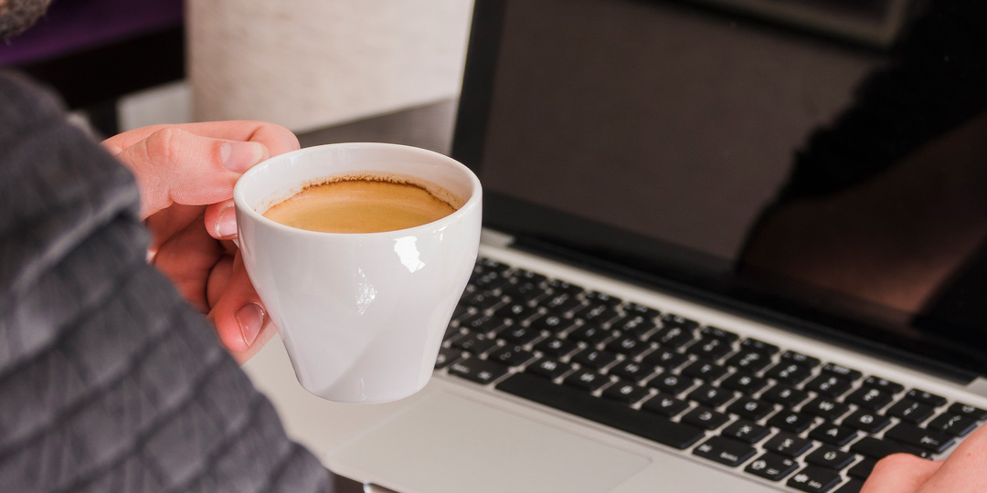 Можно ли пролить кофе на клавиатуру и спасти её? Протестировал 3 модели – 3 шага к восстановлению