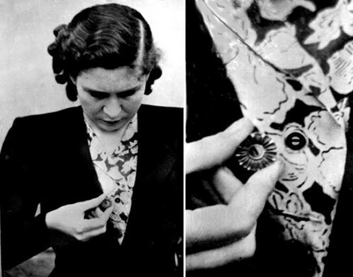 Объектив, замаскированный под брошь