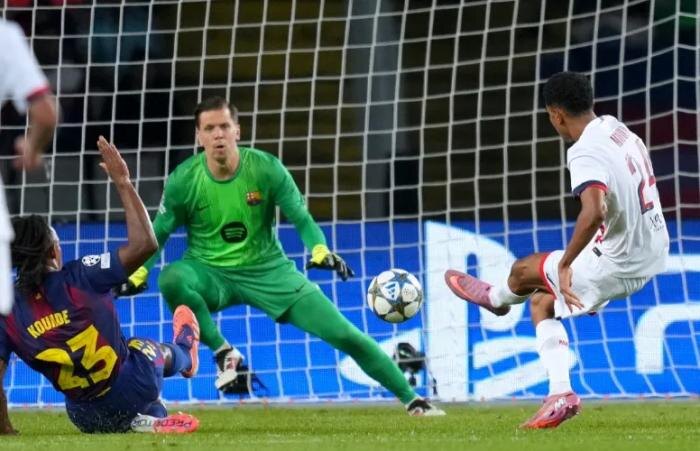 Барселона проиграла ПСЖ. Обложка © Х / Paris Saint-Germain