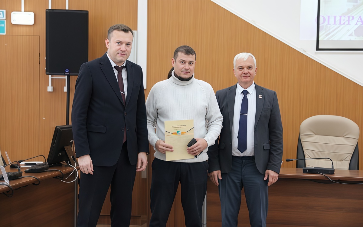    «Сработал отцовский инстинкт»: рискуя жизнью, мужчина спас соседского мальчика от падения с высоты