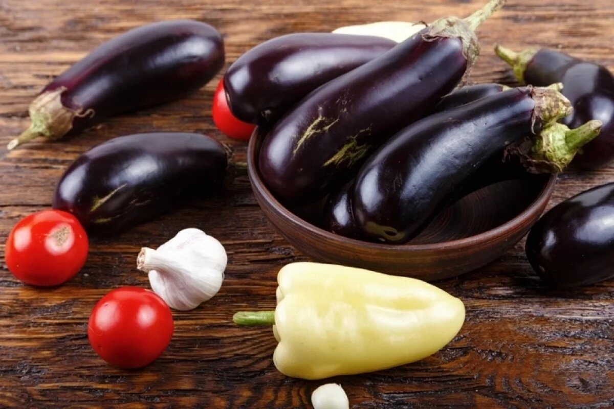    Баклажаны — овощ полезный, популярный, но довольно капризный.