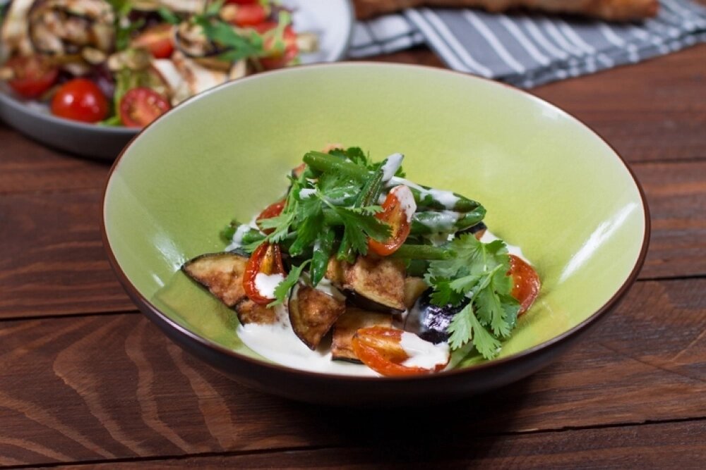    Смешиваем все ингредиенты для маринада в миске. Фото: istockphoto.com