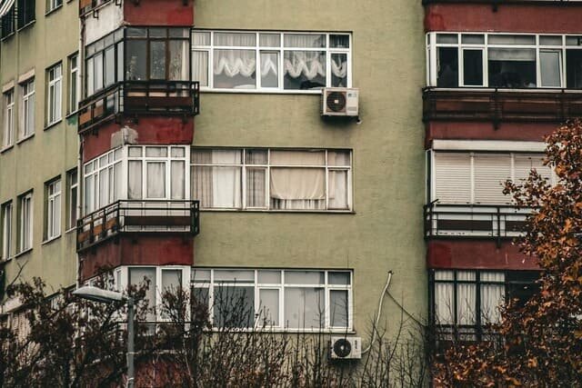 Многоэтажный жилой дом. Фото: pexels.com