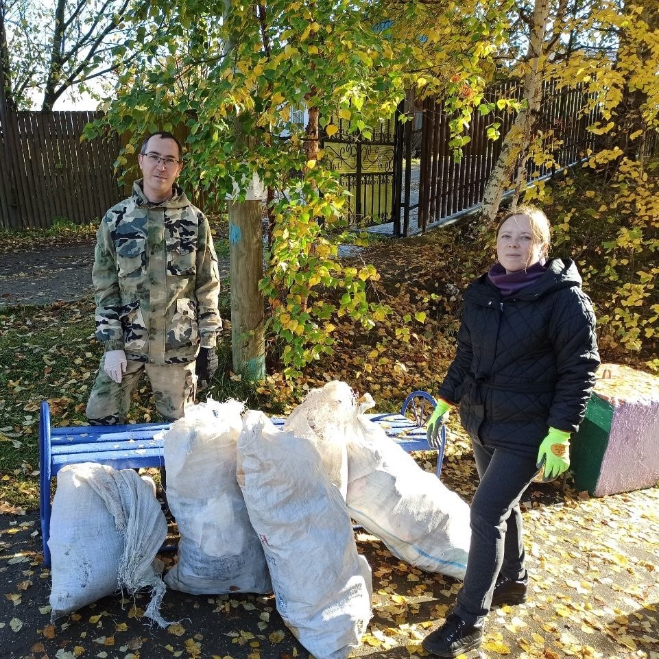    Вышли на субботник