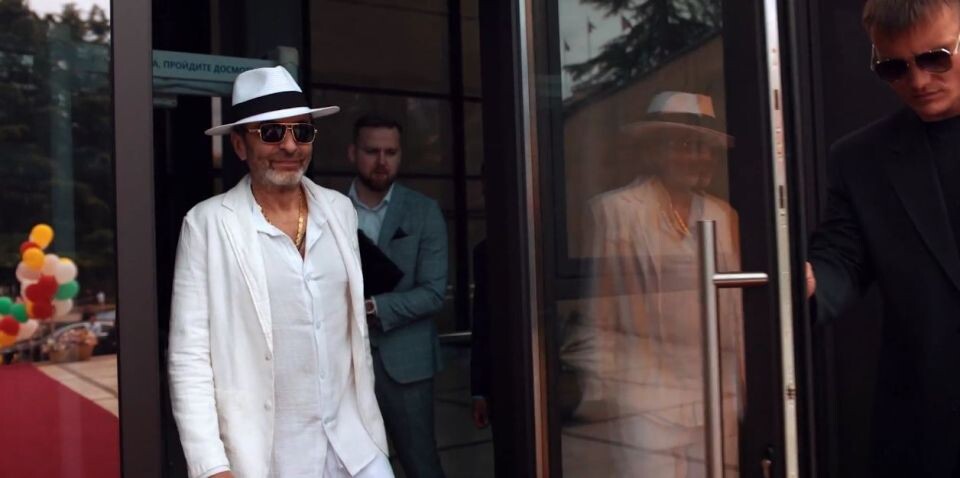    Кадры из фильма "Семь дней Петра Семеныча" Тиграна Кеосаяна. Источник: t.me/msimonyan