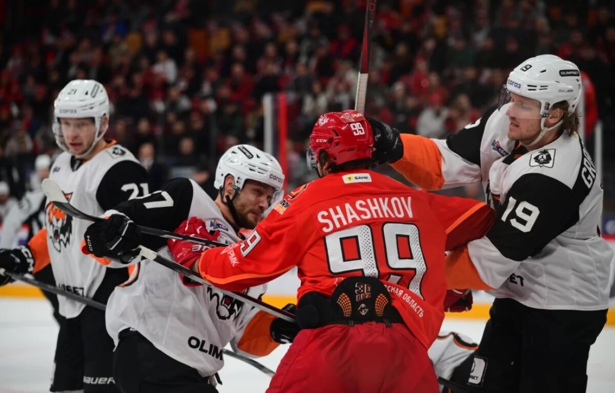    Хабаровский ХК «Амур» проиграл «Автомобилисту» со счётом 3:1