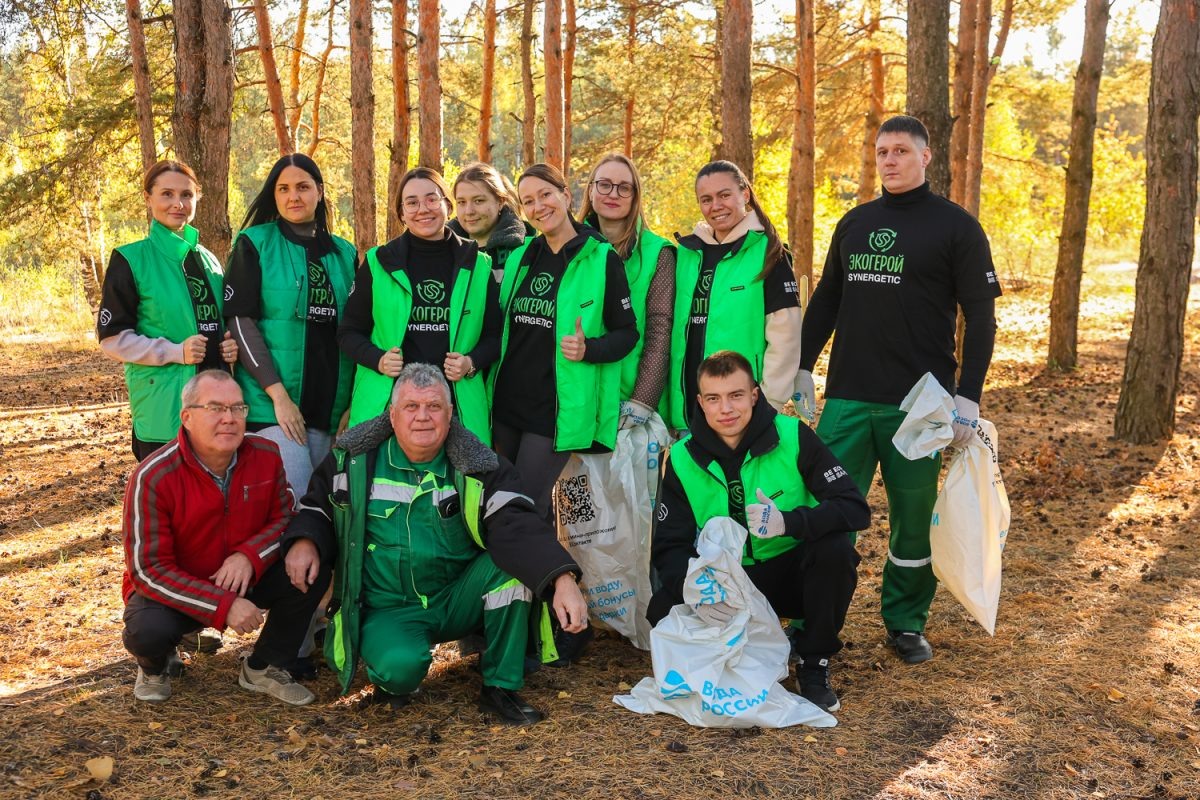    Добровольцы очистили от мусора берег водоема
