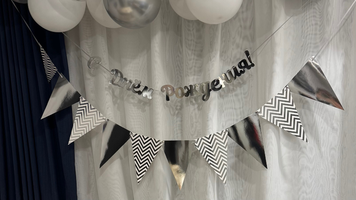 баба и дед украсили кухню