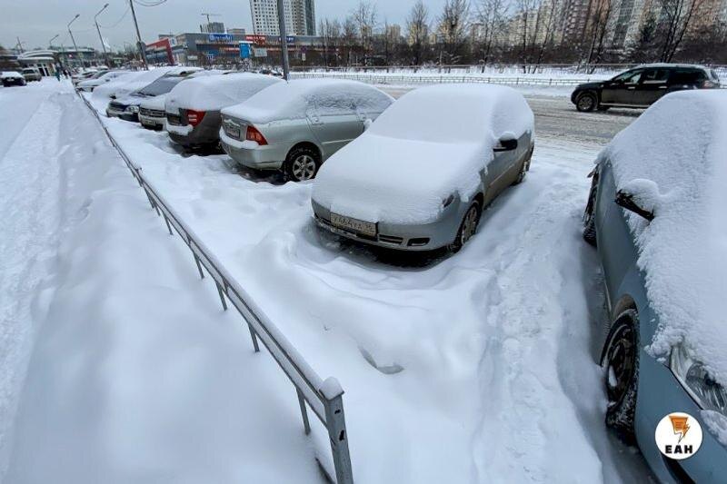    ЕАН. Заснеженные машины