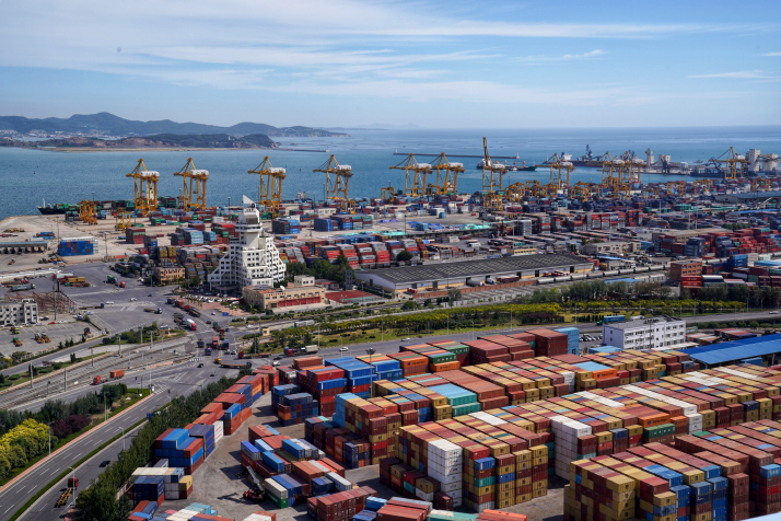 Порт Даляня обеспечивает удобную логистику морскими перевозками