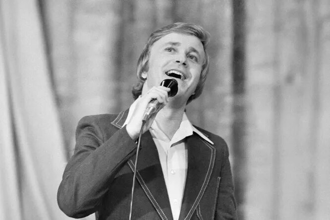 Евгений Григорьевич Мартынов — советский эстрадный певец и композитор