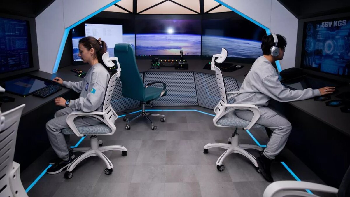 Женский экипаж исследовательского проекта "SANA-1"
© Photo : Министерство искусственного интеллекта и цифрового развития Казахстана