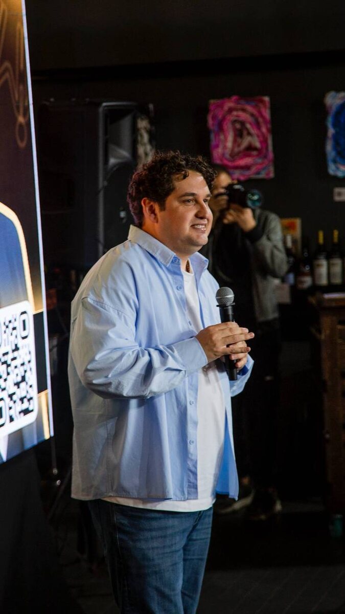 Алексей Никонов предприниматель, производитель (мебельные фабрики Brendoss) и продавец  на 6-ти маркетплейсах.