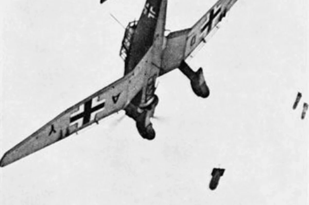    Фашисты начали элеваторную войну, чтобы зимой 1941-1942 года спровоцировать голод в СССР.