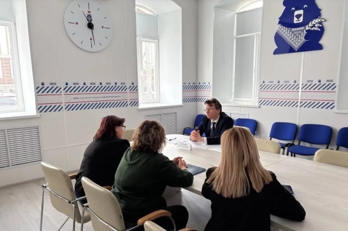    Встречу провел министр образования региона, председатель регионального общественного совета федерального партпроекта «Новая школа» Алексей Пахомов.