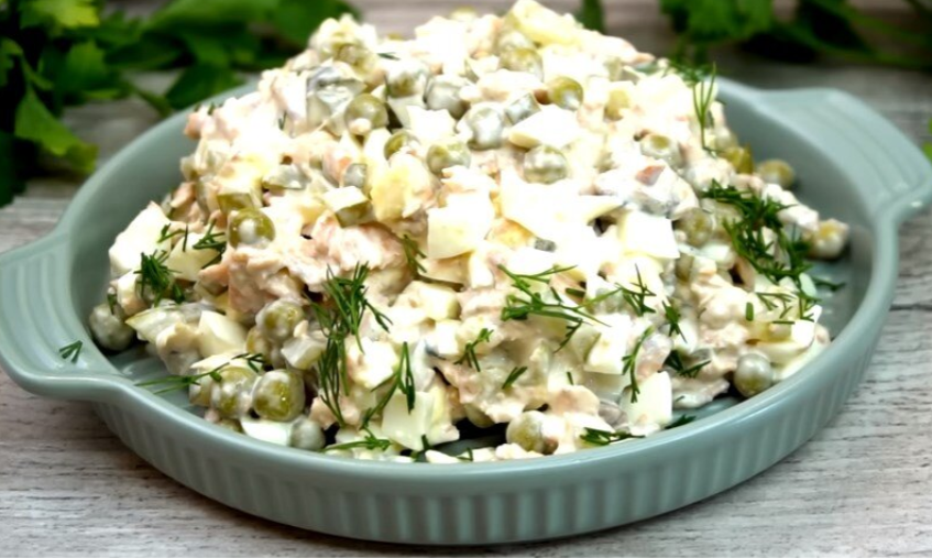 Если у меня есть банка консервов и маринованный огурец — готовлю этот вкуснейший салат. Без изысков, но для многих — лучше «Оливье».