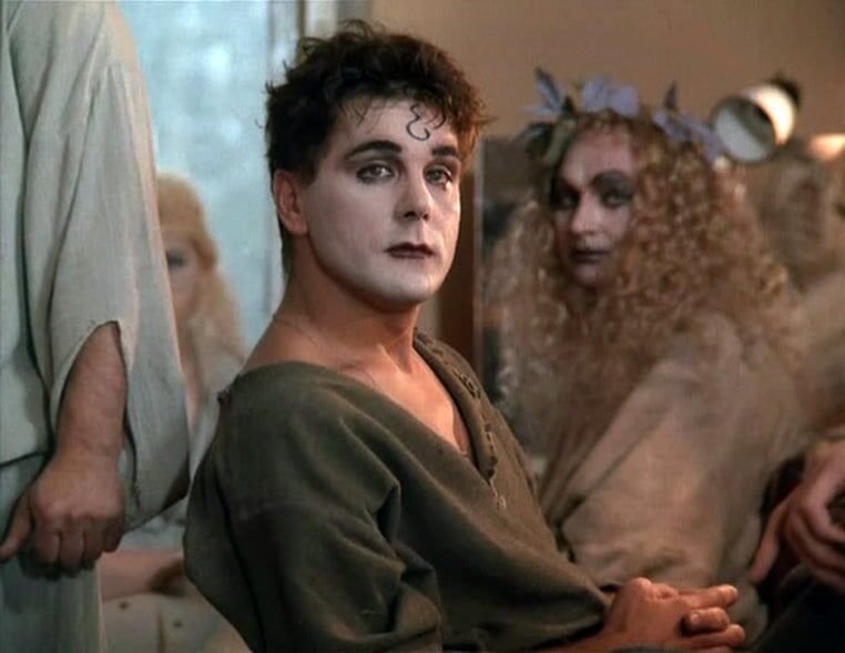    Фото: Сергей Маковецкий в спектакле «Сукины дети», источник: biographe.ru