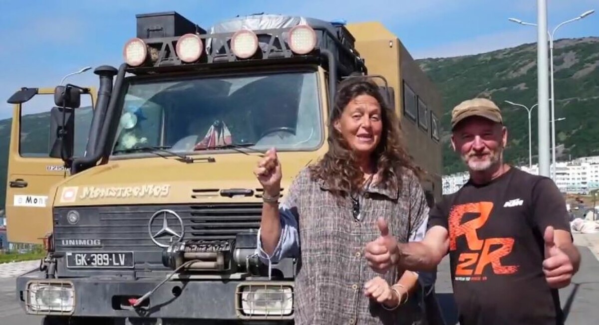   Фото: Супруги из Франции приехали на Колыму на пожарном грузовике / Из телесюжета «ТВ-Колыма-Плюс»