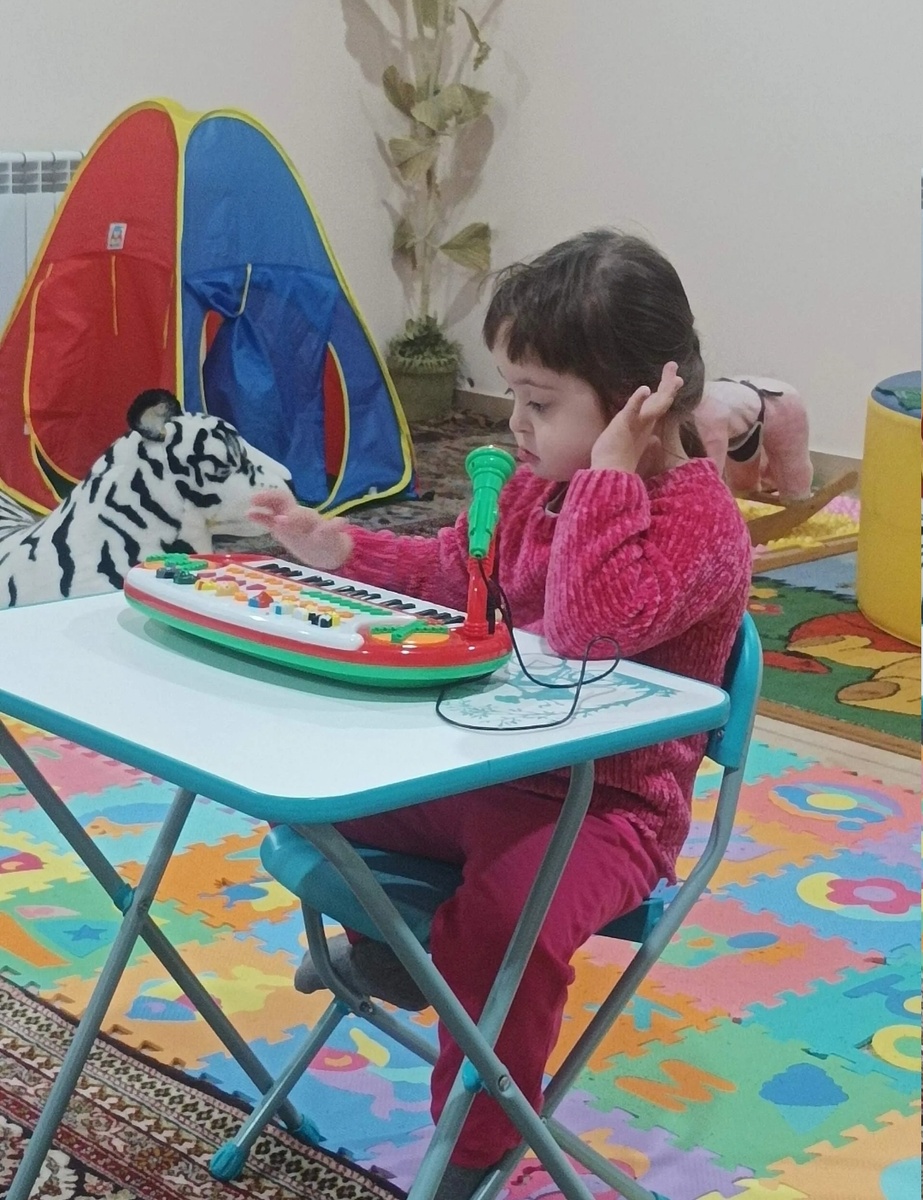 В монастыре в комнате для занятий