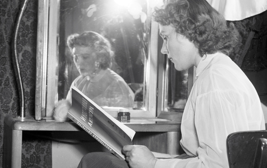 Вера Васильева была родом из простой семьи, где никто не увлекался творчеством. Фото: Pinterest