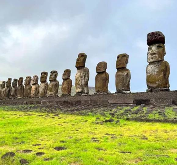 Самый удалённый от цивилизации обитаемый остров в мире — остров Пасхи