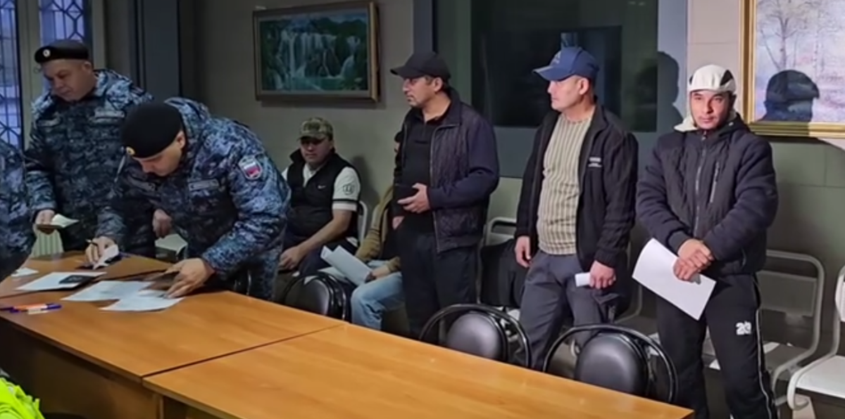    За нарушение режима пребывания в России из Югры за три недели выдворили 150 мигрантов