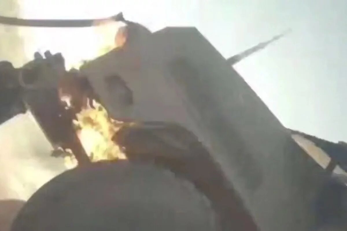    Ехавшие в бронеавтомобиле наемники сняли момент его поражения FPV-дроном