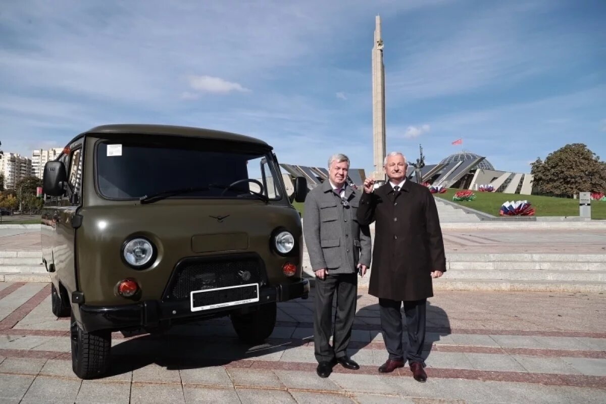    Алексей Русских передал белорусским поисковикам автомобиль УАЗ