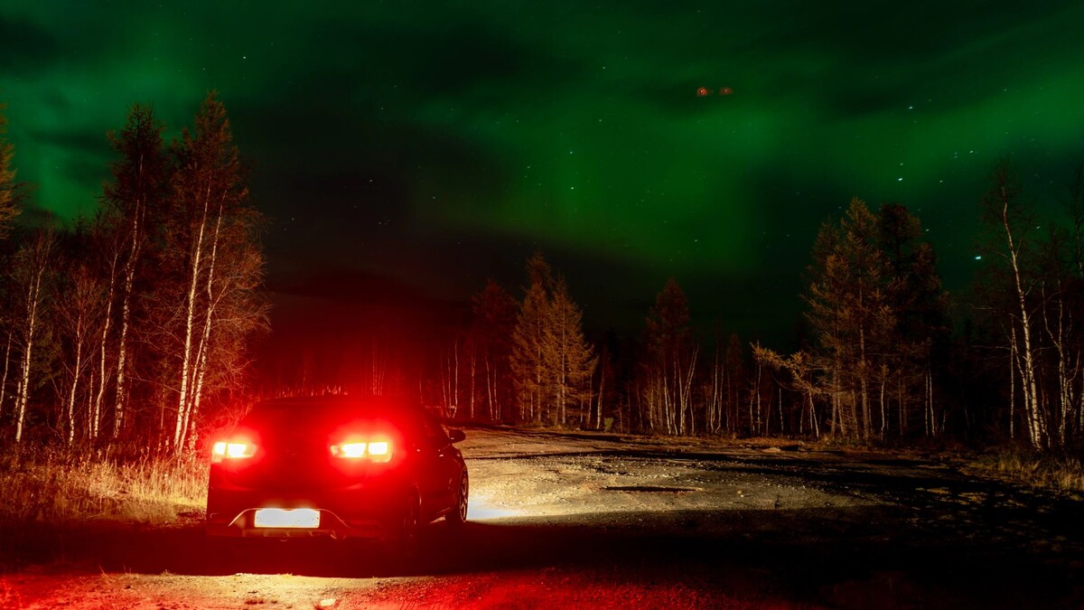    Северное сияние наблюдали возле Салехарда 1 октября 2025 г. Фото: Сергей Зубков / «Ямал-Медиа»