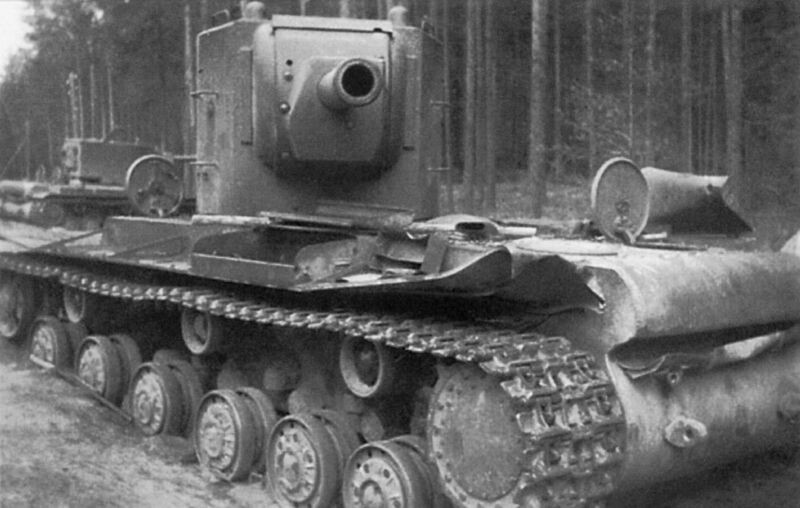 КВ-2 идут в бой. 18 танковая дивизия наступает на Сенно