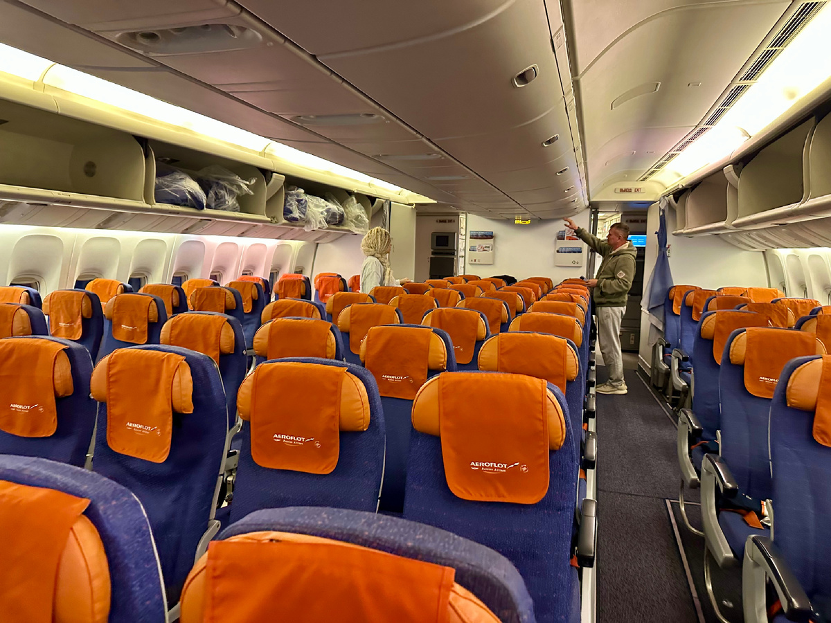 Наш самолет от авиакомпании Аэрофлот уже ждет нас в полет.
