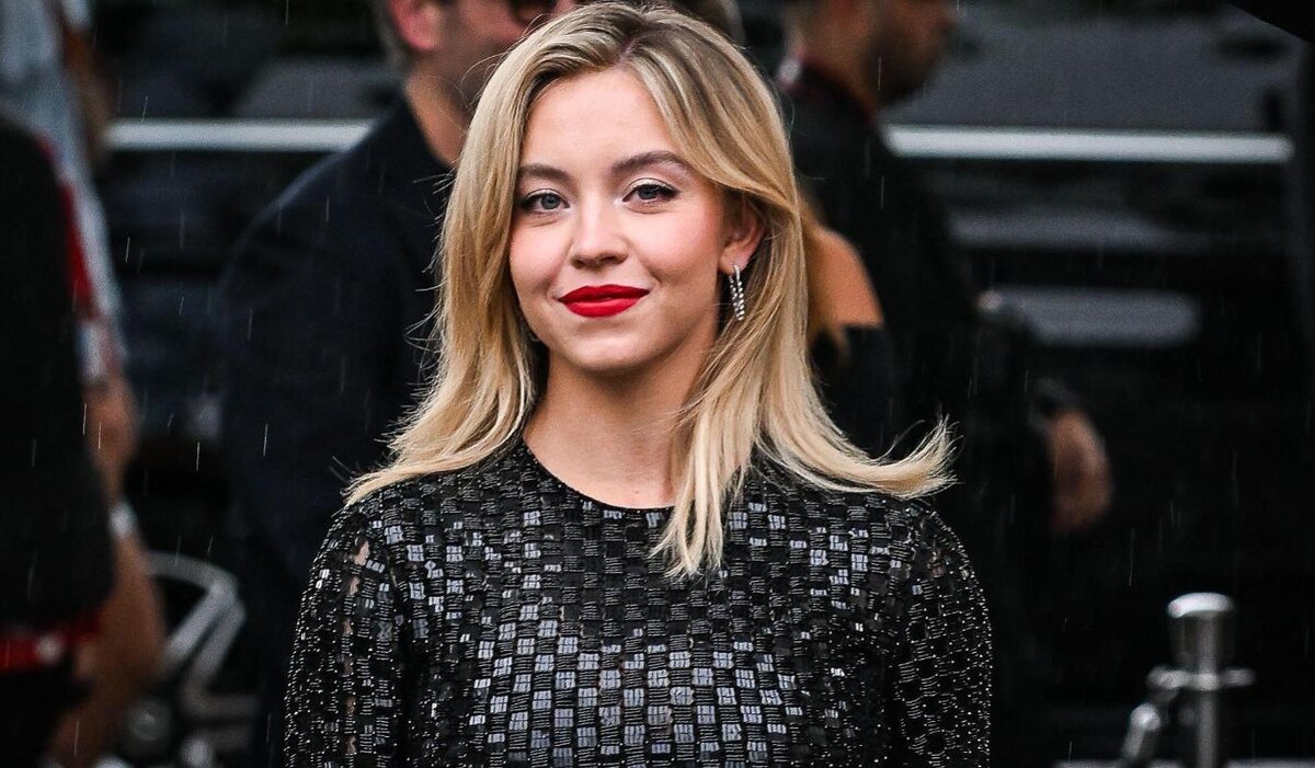     Сидни Суини подтвердила роман с 44-летним продюсером Скутером Брауном