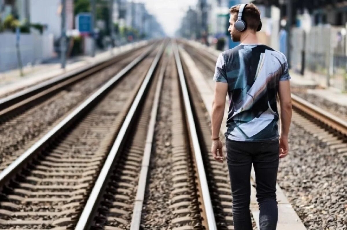    Поезд «Москва — Адлер» снес переходившего пути мужчину в наушниках