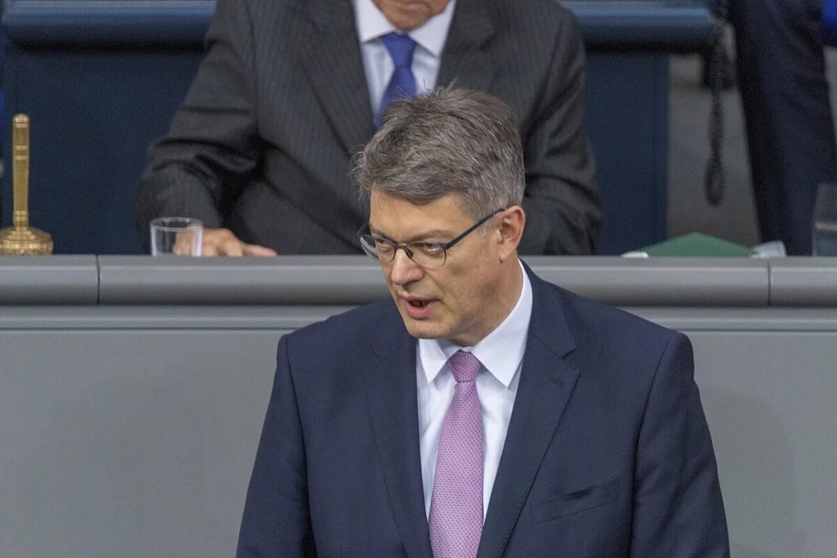    Bloomberg: немецкий министр Шнайдер попал в больницу после встречи с Мерцем