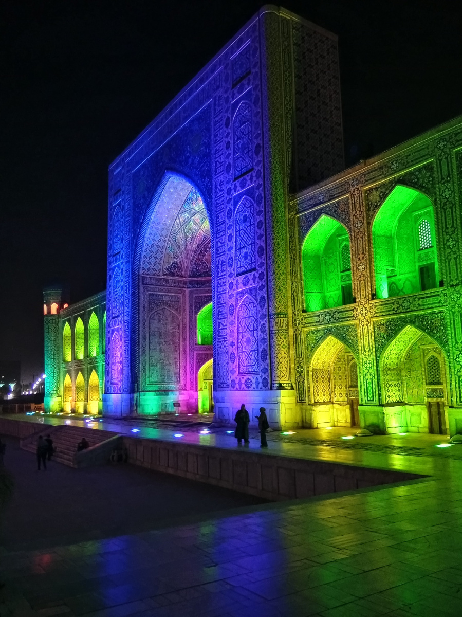 Светоцветовое шоу на разогреве перед лазерным. Фото из личного архива автора.