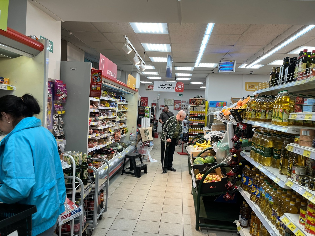   "Магниты" и "Пятерочки" в пролете: россияне ринулись за покупками в другой супермаркет - продукты свежайшие, а цены - как из 2010 г