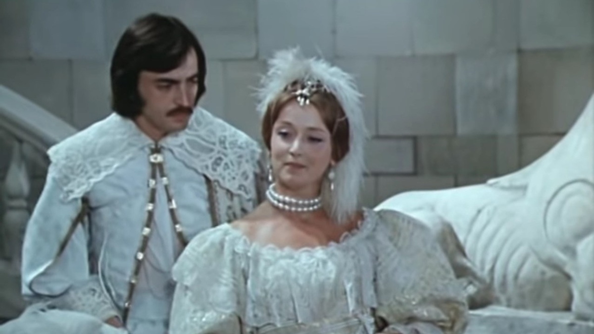 Кадры из фильма "Собака на сене"